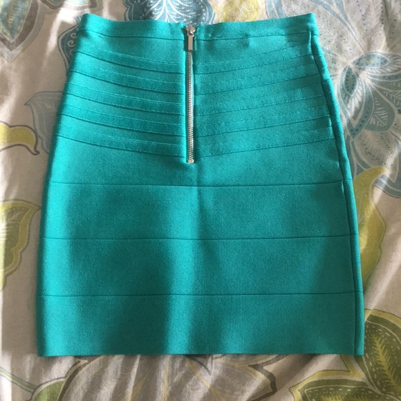 Bebe Basket Weave skirt - Picture 3 of 4